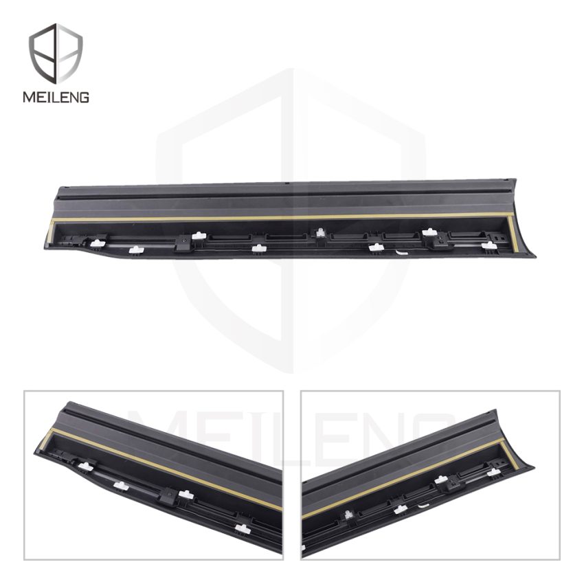 75332-3B4-H11 Door lower molding
